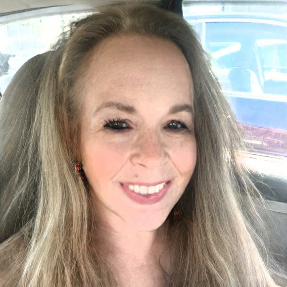 Meet your Posher, Pam - Picture 2 of 2